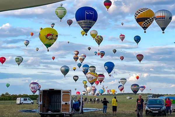 grand est mondial air ballons a chambley ce qui est surprenant en montgolfiere cest le calme