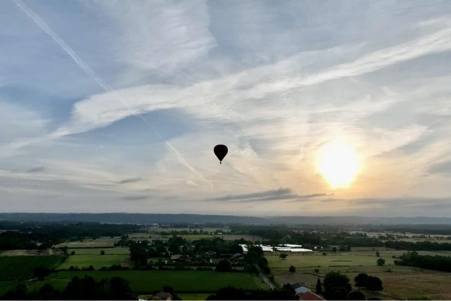 photos on etait a un metre de leau et on redecollait le vol en montgolfiere pour des vacances uniques