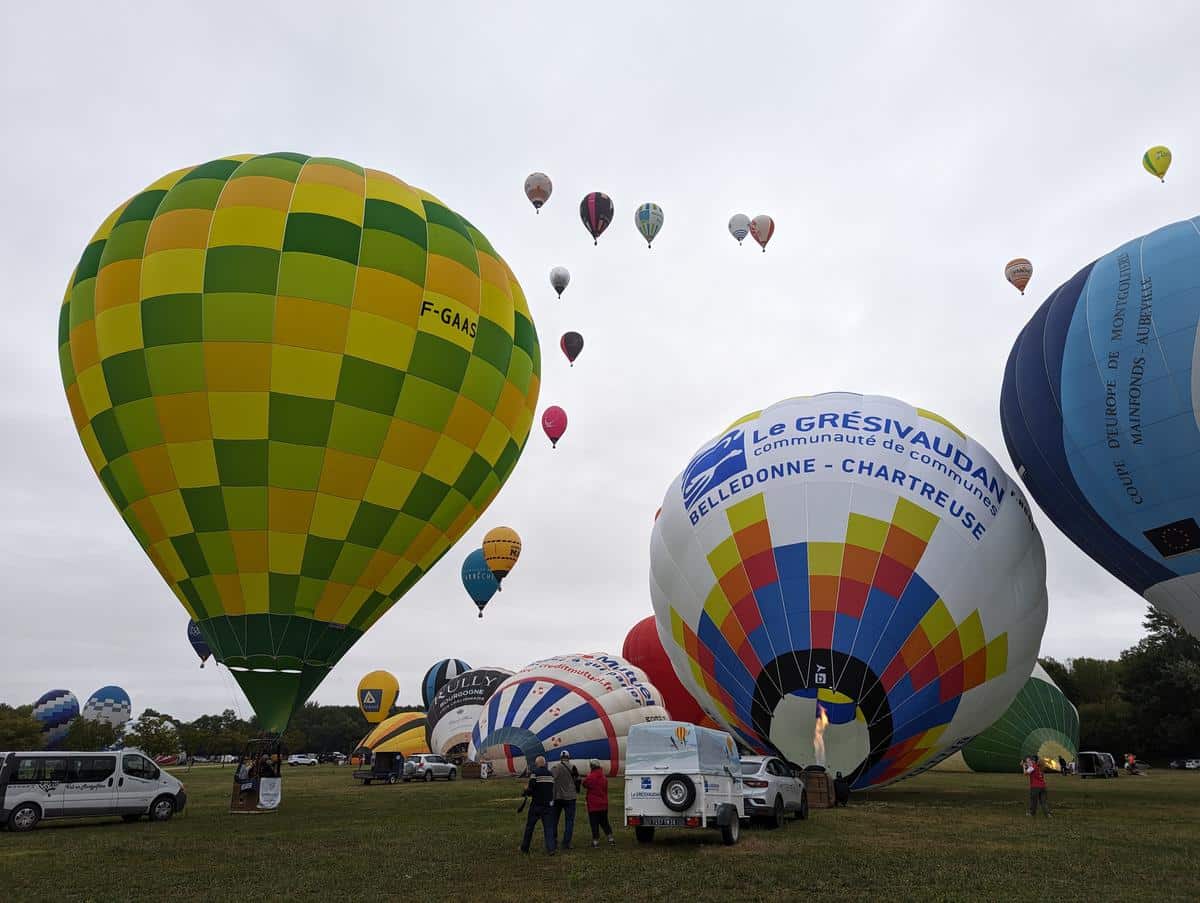 video championnat de france de montgolfieres a marmande une soixantaine de ballons decollent de la filhole