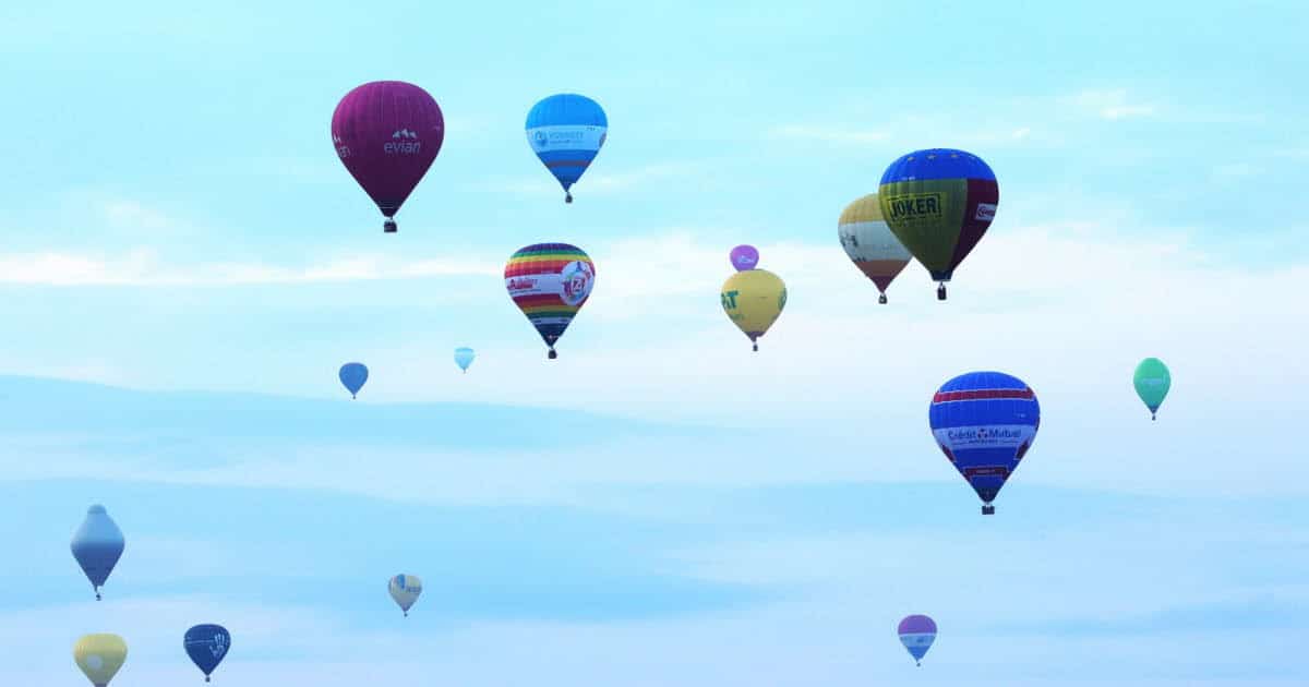 video mondial air ballons a chambley 400 a 500 montgolfieres vont voler matin et soir